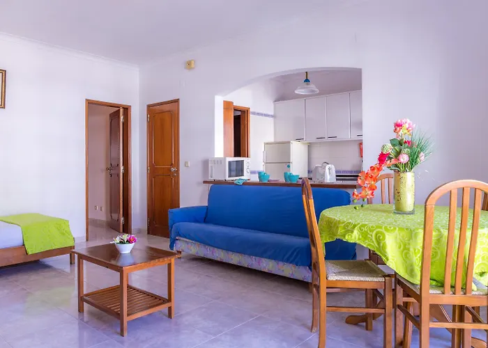 Aparthotel Cantinho Do Mar 4*